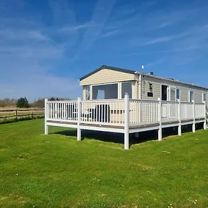 N & V Caravan Le Mere Holiday park
